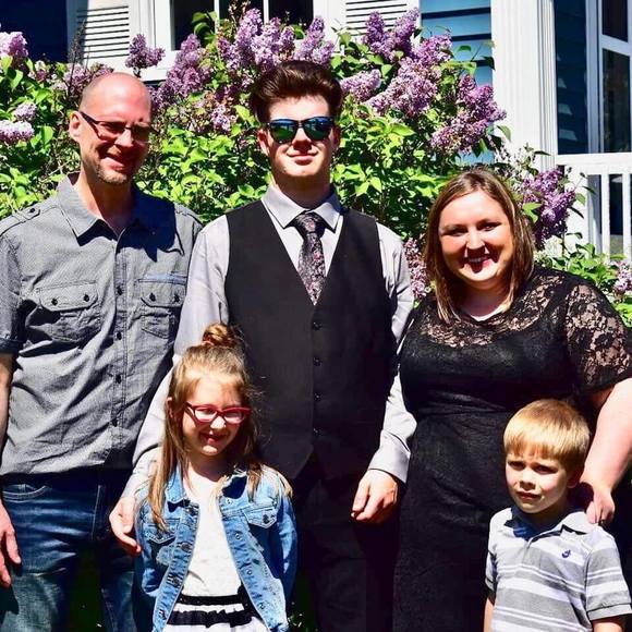 Meet your Posher, Sarah - Picture 1 of 1